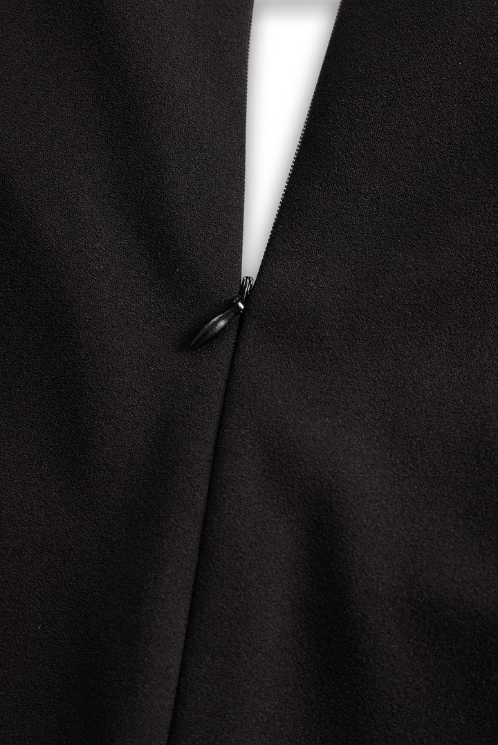 Selvianeé | Refined Black Belted Dress
