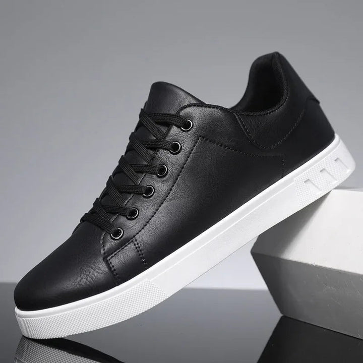 James | Classic Sneaker