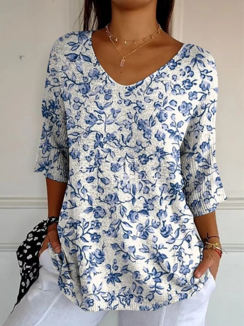 Women's Small Blue Flowers Print Casual Pullover Knit 0